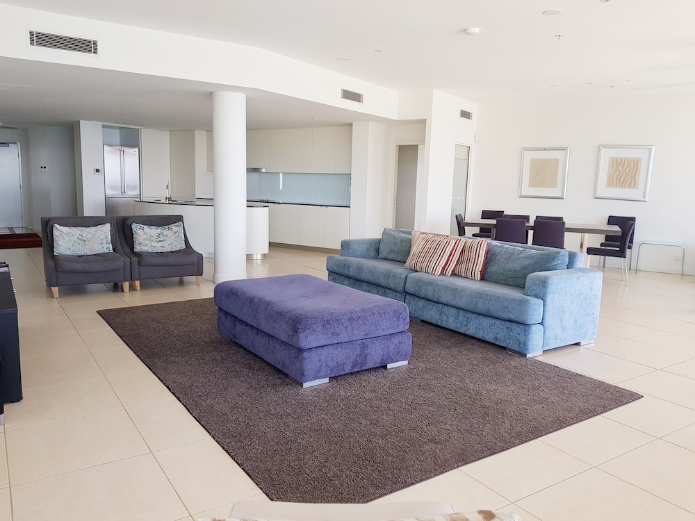Blue C Coolangatta 52/77
