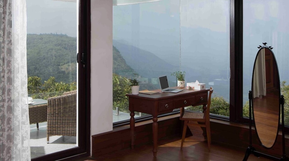 Hills And Hues Resort Thekkady 24/68