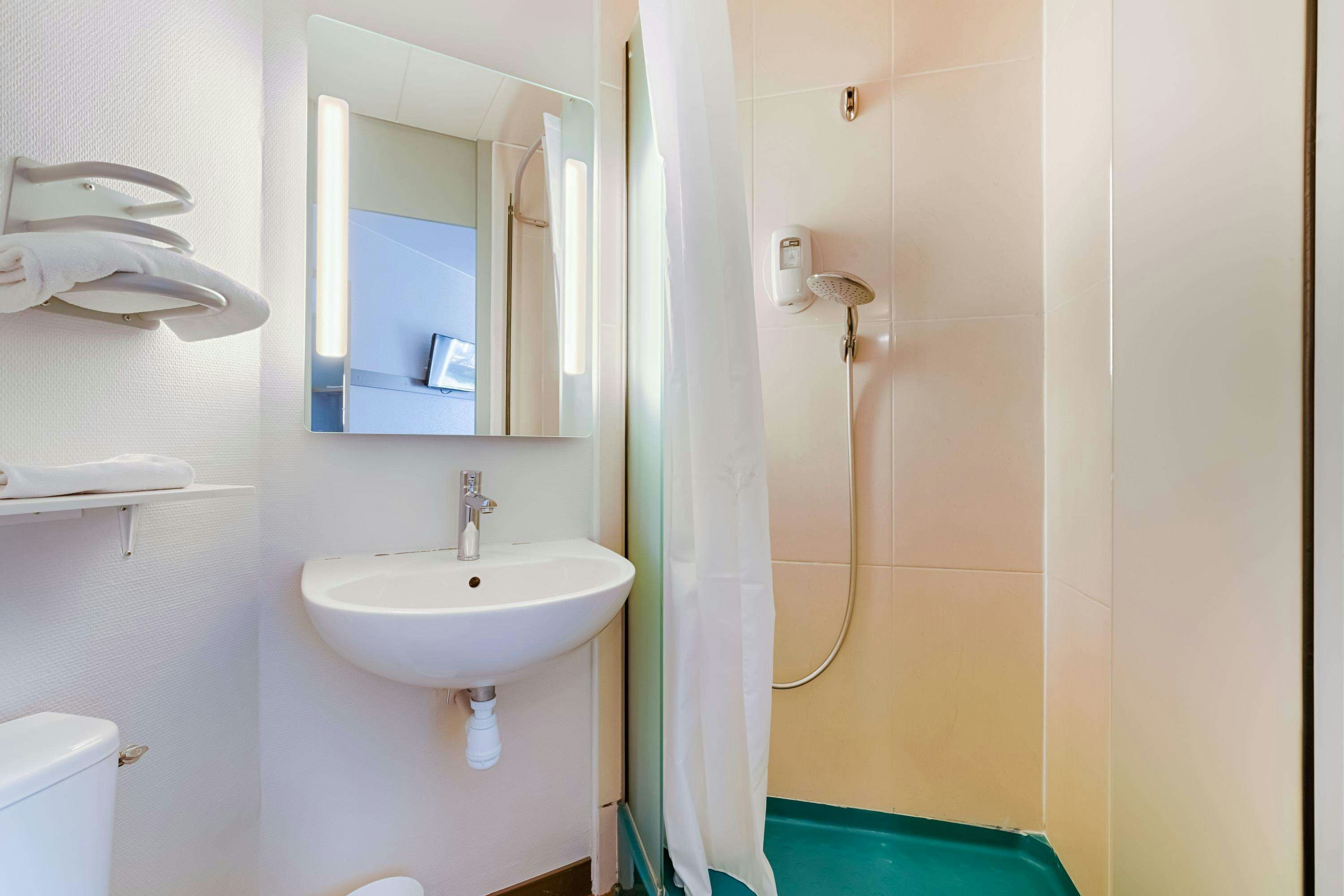 B&B Hotel Aix en Provence Pont de l Arc 12/13