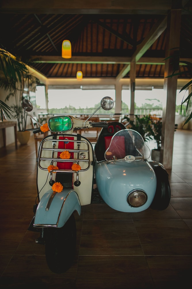 B Saya Villa And Restaurant 23/50