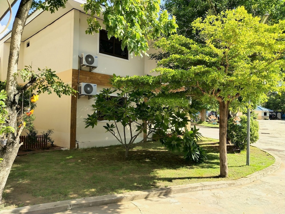 Fahproundfon Hotel 27/32