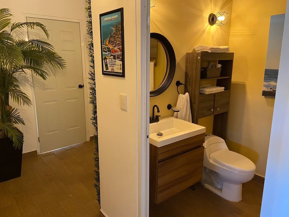 DELUXE, CABIN