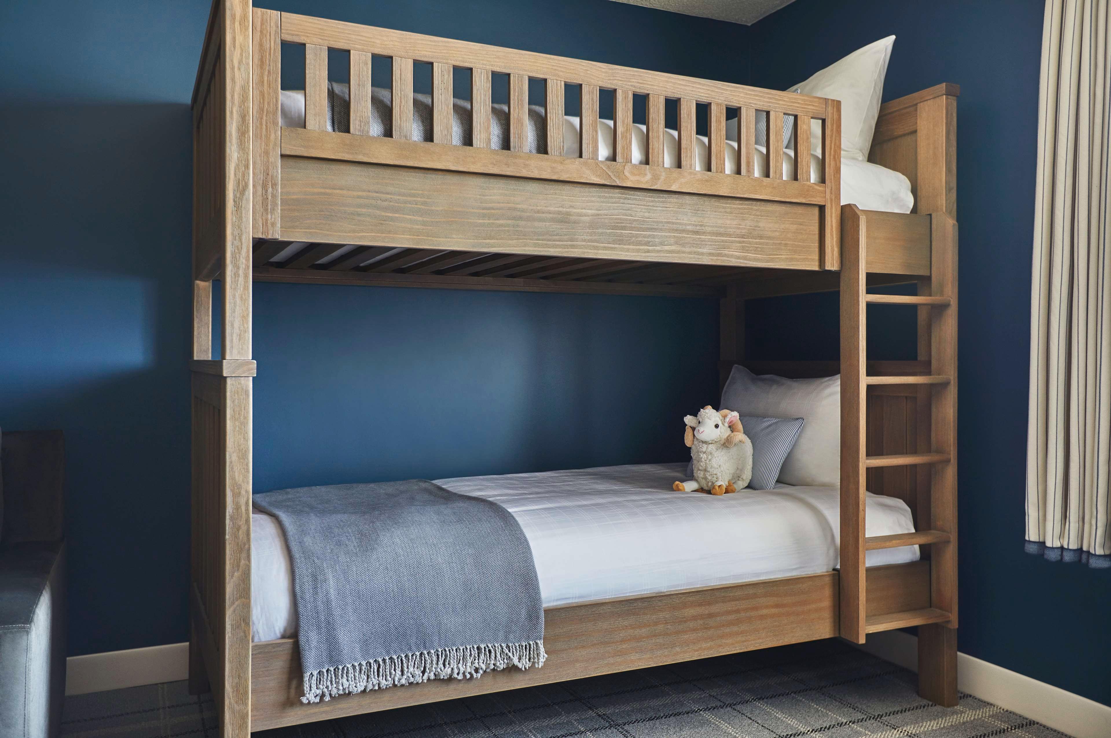 FAMILY SUITE, GRADUATE