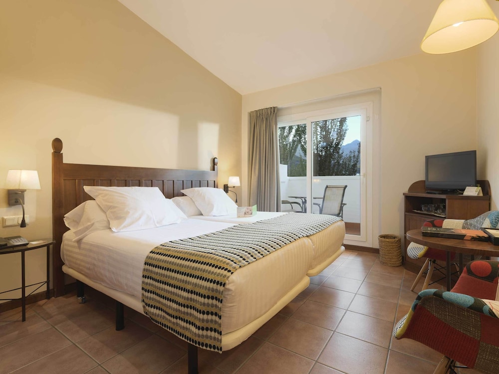 Room, Single, Double Bed, Mountain View