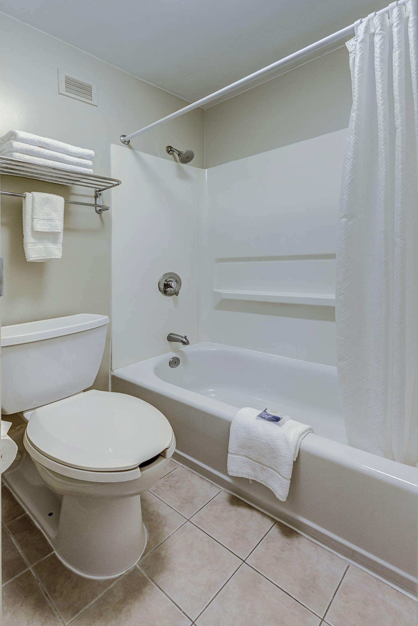 STUDIO, SUITE, KING BED, SOFA, KITCHENETTE