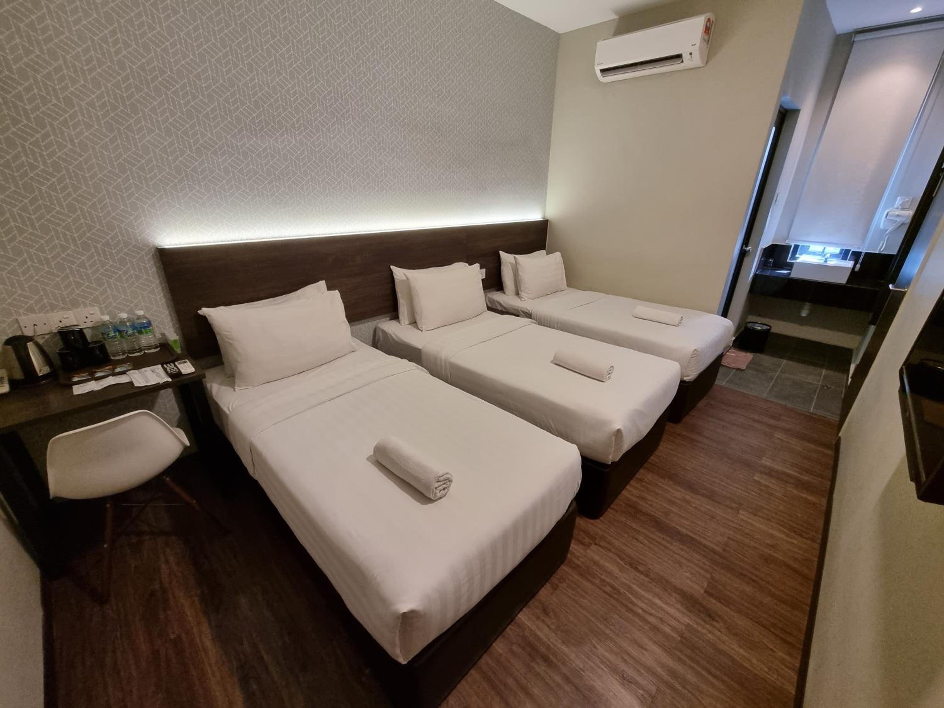 Room, Triple, Single