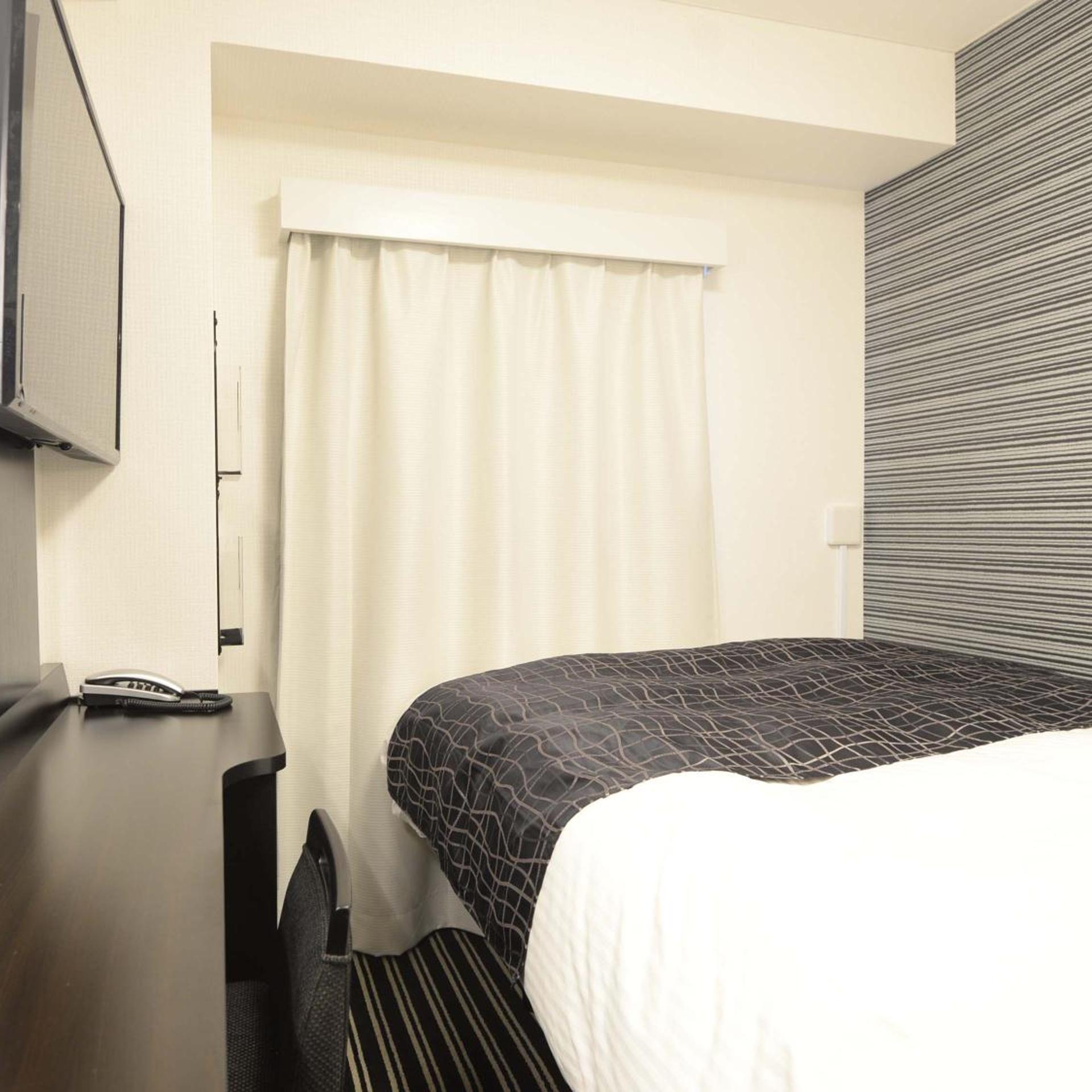 ROOM, SINGLE