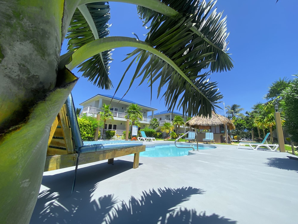 Sapphire Beach Resort 70/77