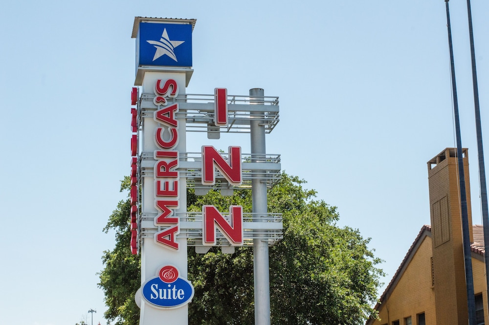 Americas Inn Sugarland/Stafford photo2