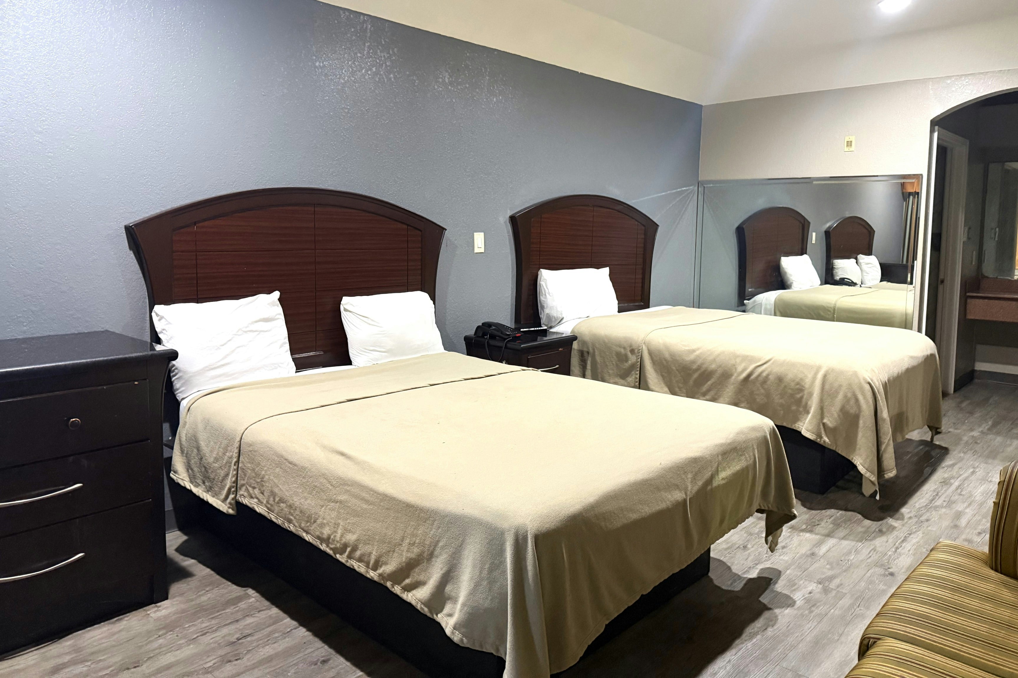 Hotel O Regency Suites Houston - IAH Beltway 8 18/37