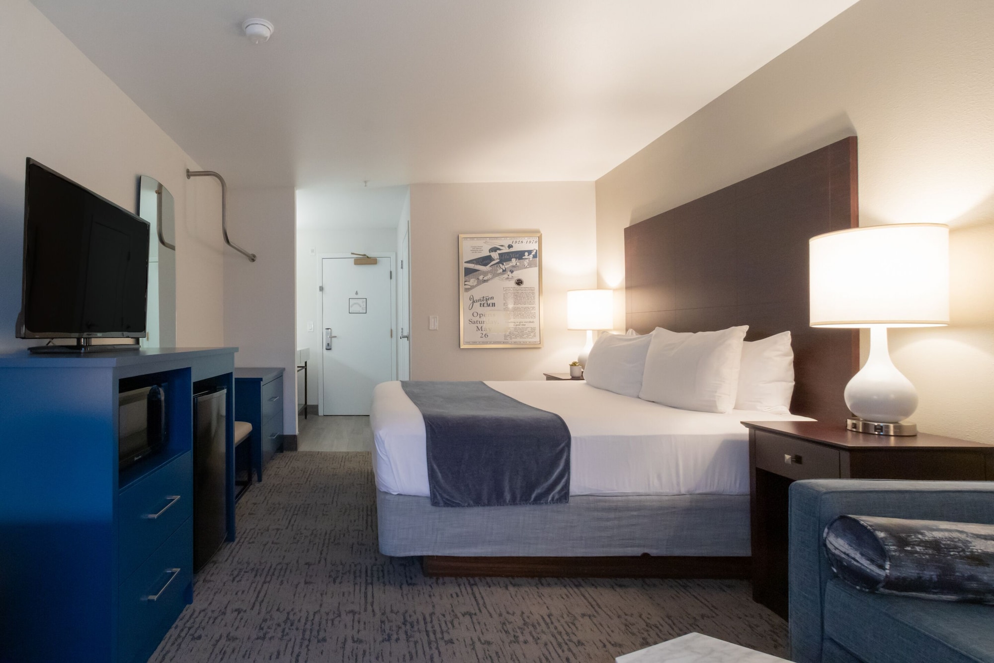 SUITE, KING BED, SOFA