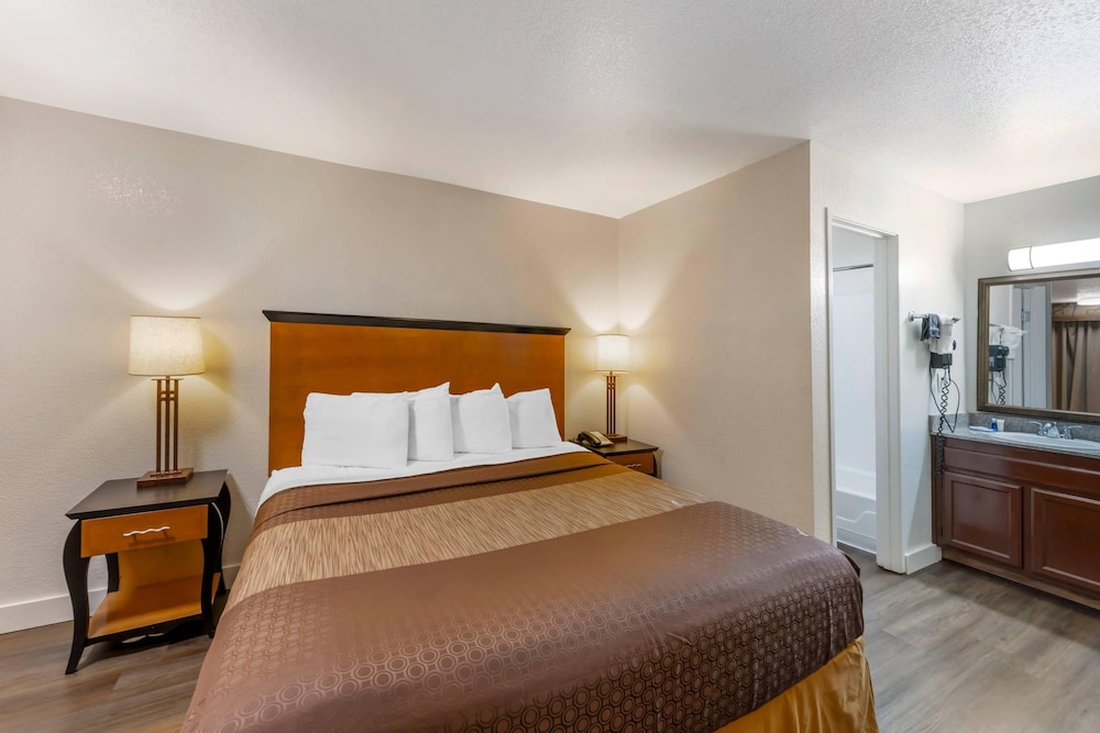 غرفة قياسية بسرير كينج، Rodeway Inn At Nevada State Capitol 2/5