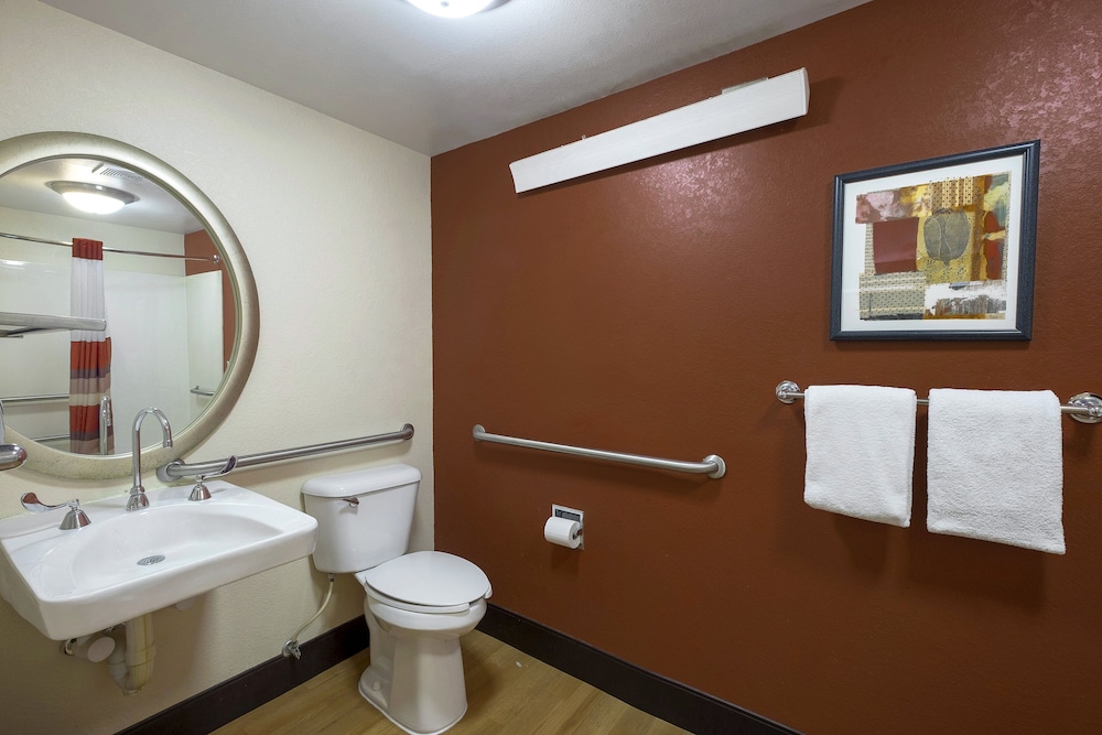 Red Roof Inn Salem 8/23