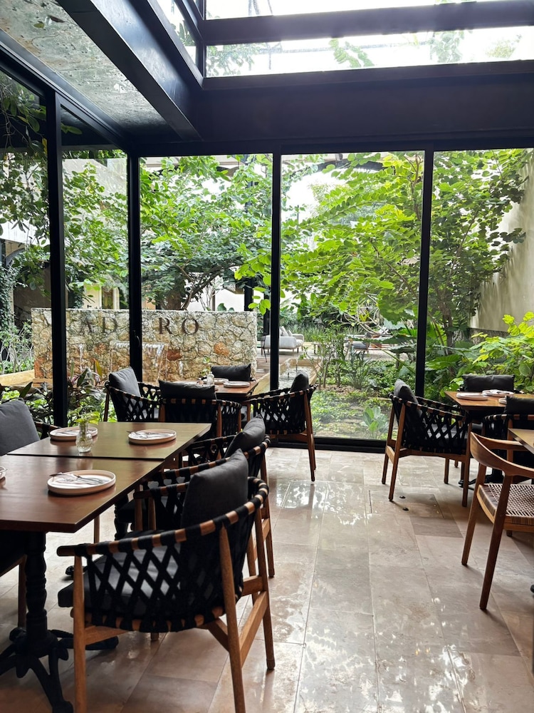 Adoro Hotel Boutique 36/50