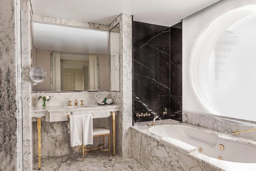 Alvear Icon Hotel 69/72
