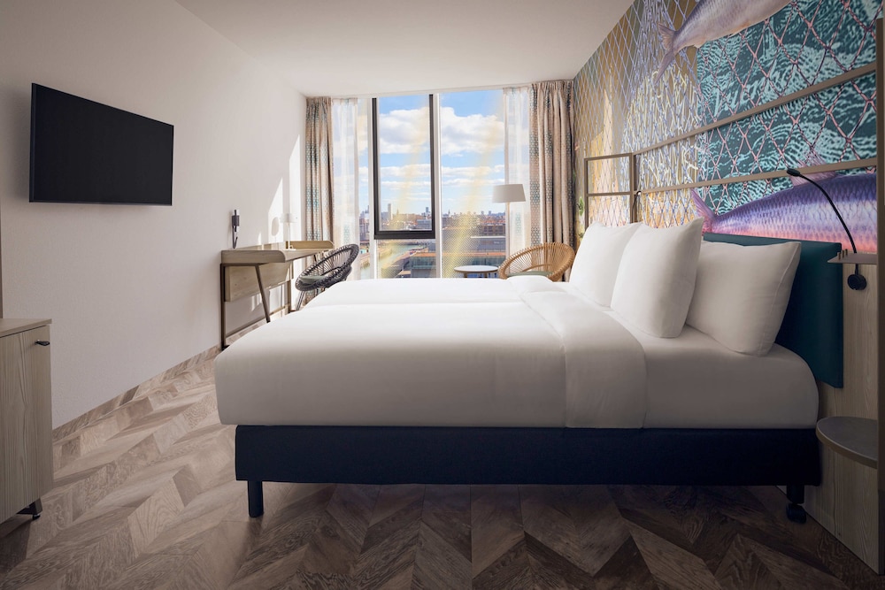CITY, TWIN BEDS
