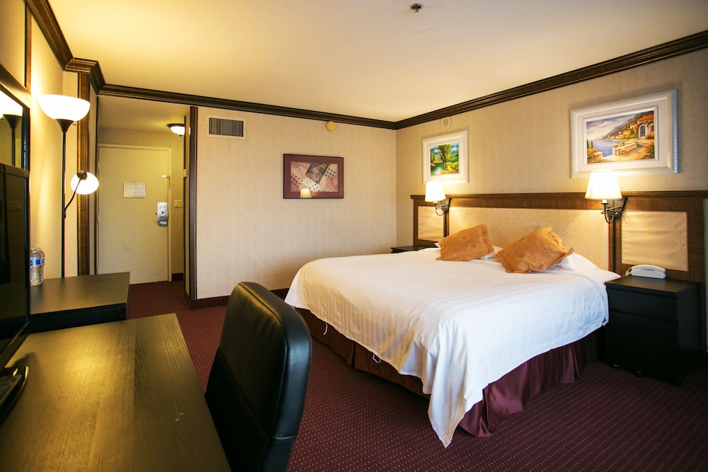 LA Crystal Hotel 23/69