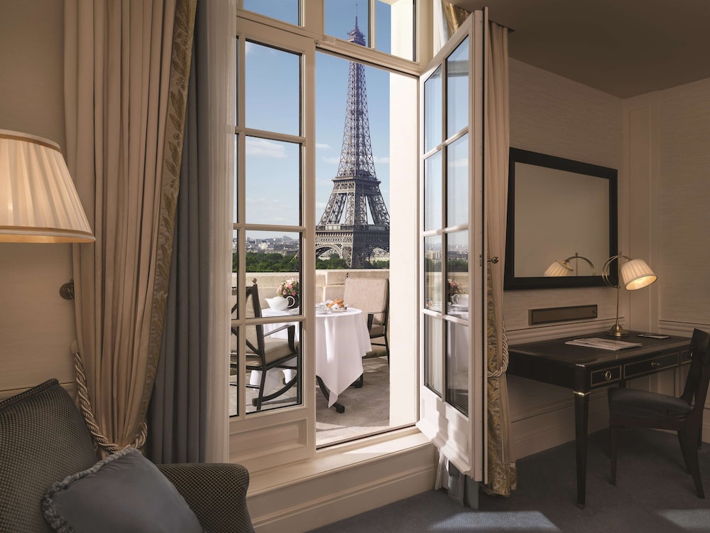 Shangri-La Paris 66/81