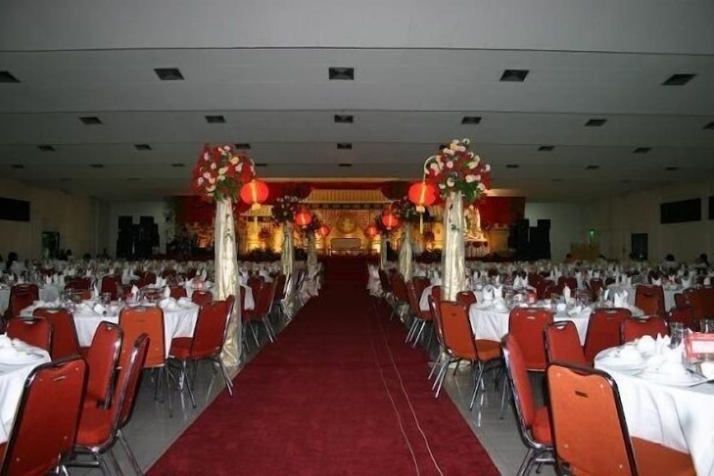 Bahari Inn Tegal 32/36