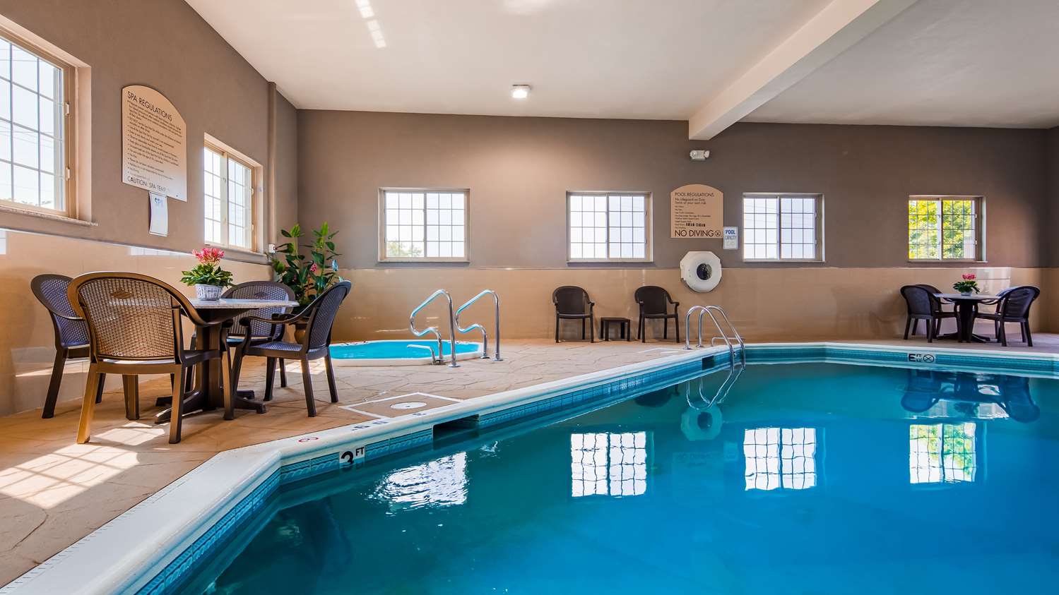 Best Western Plus North Joliet 17/32