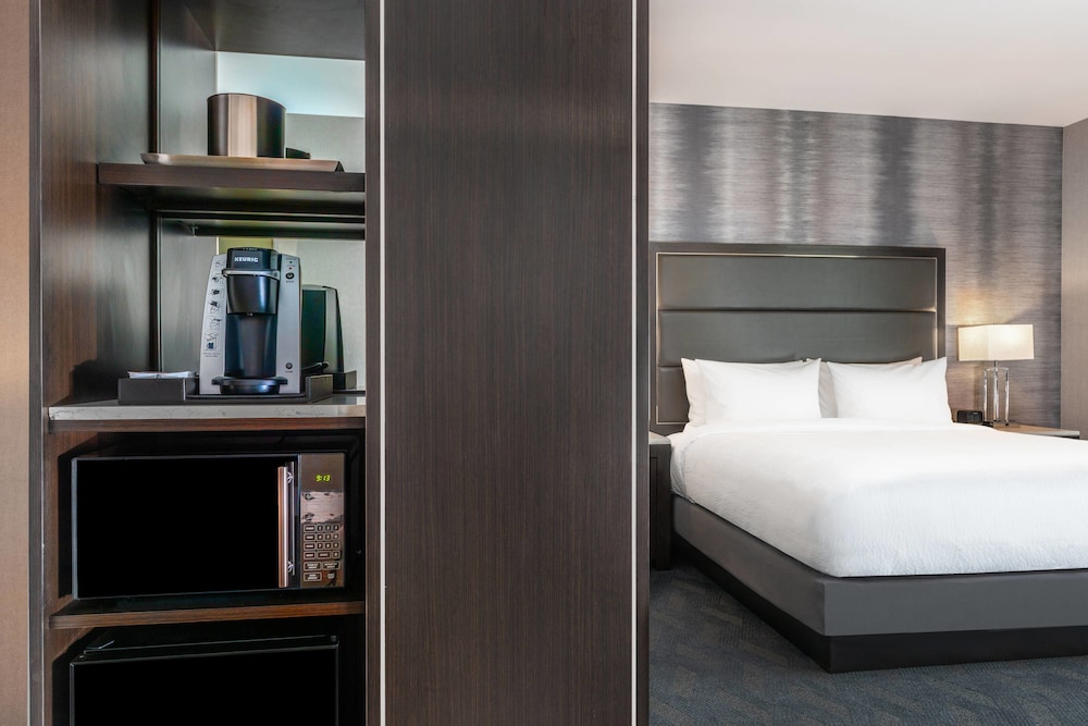 Fairfield Inn Suites Boston Waltham 11/46