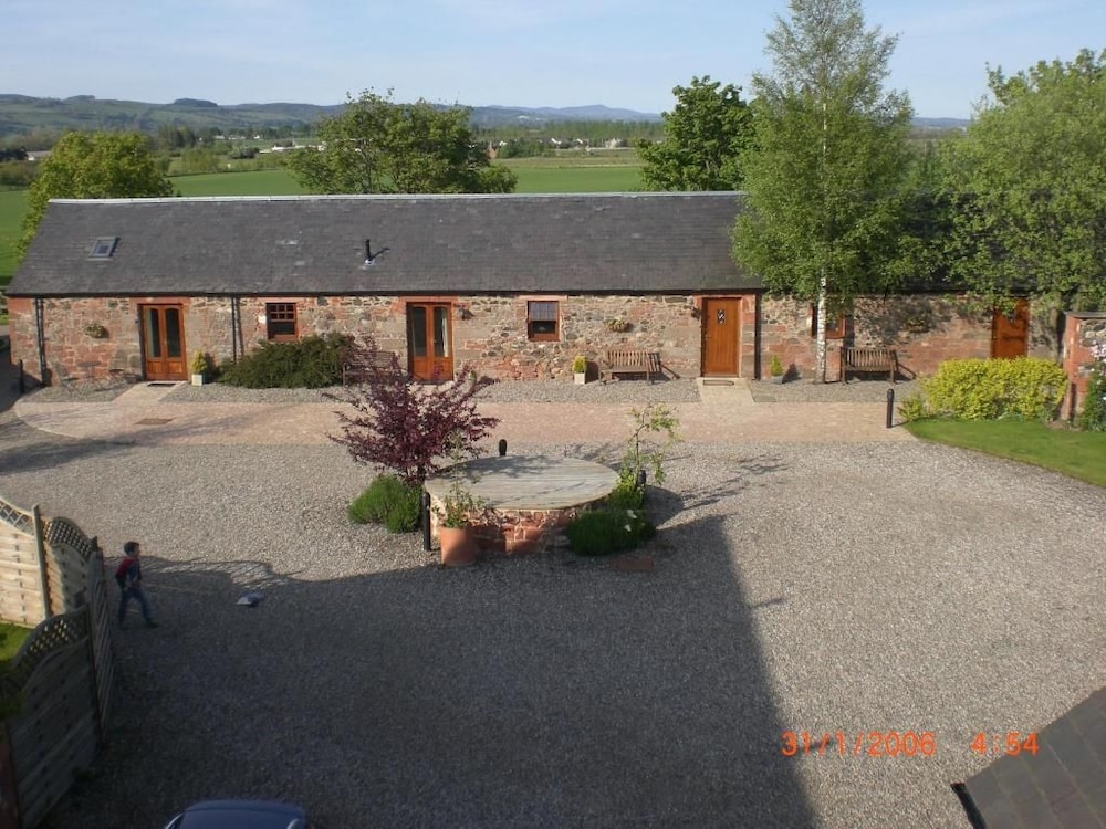The Courtyard 30/33