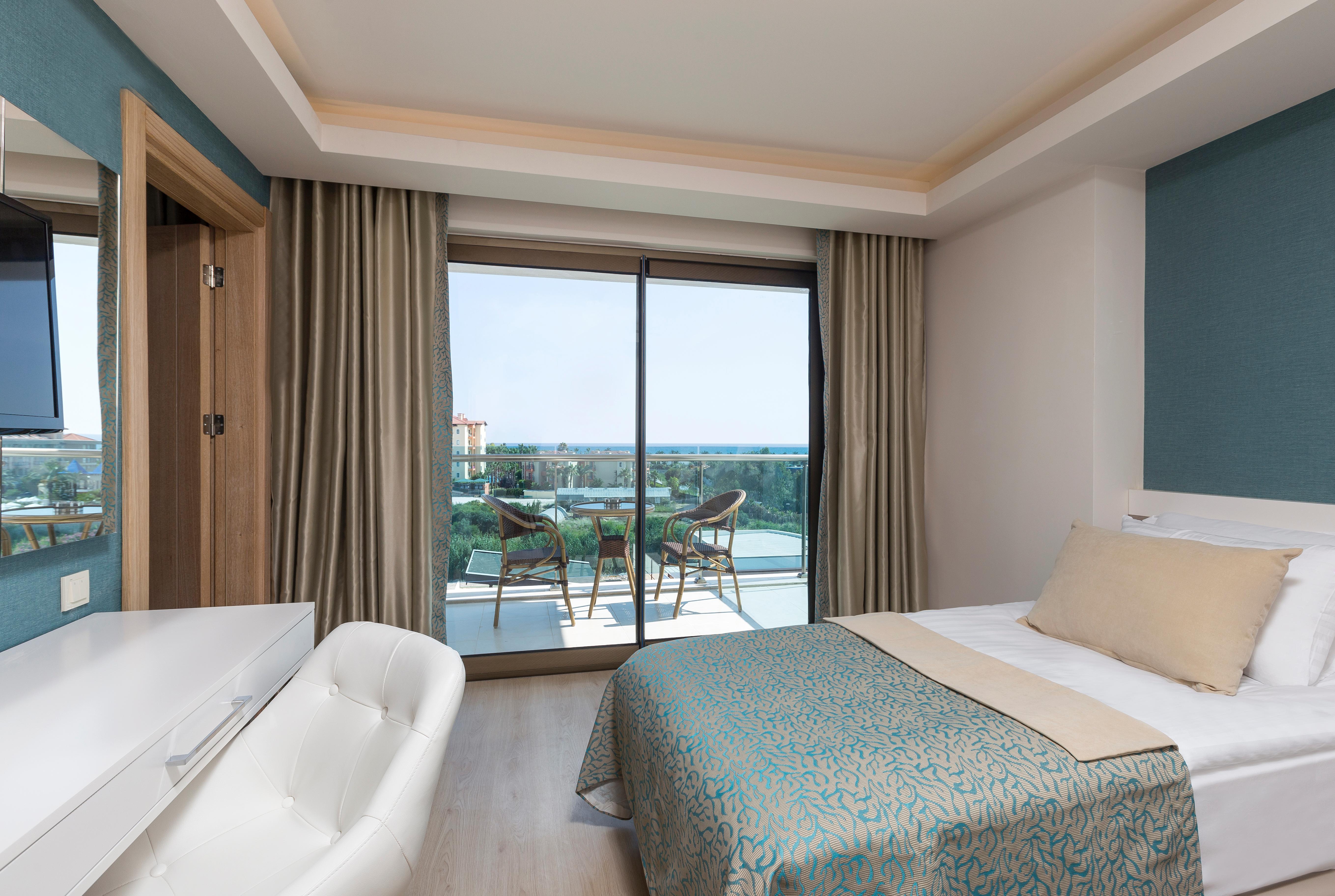 Room, Double Bed, Lateral Side Sea View