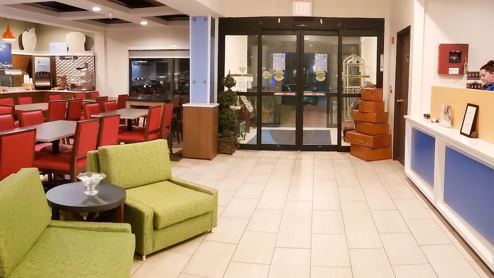 Holiday Inn Express Osage Beach - Lake Of The Ozarks 32/46