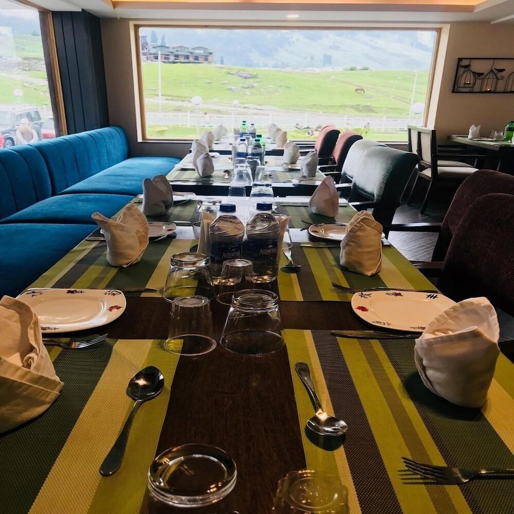 Country Inn & Suites by Radisson, Sonamarg 27/50