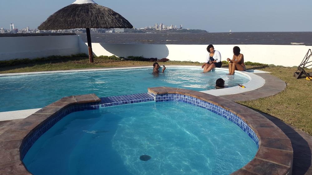 Catembe Beach Lodge 17/18