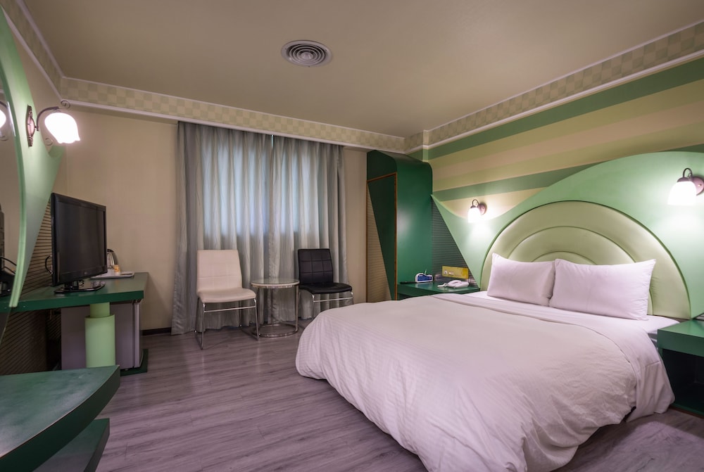 Golden Phoenix Hotel 19/43