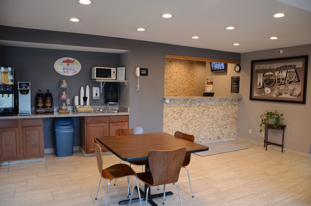 Super 8 by Wyndham Centerville 8/36