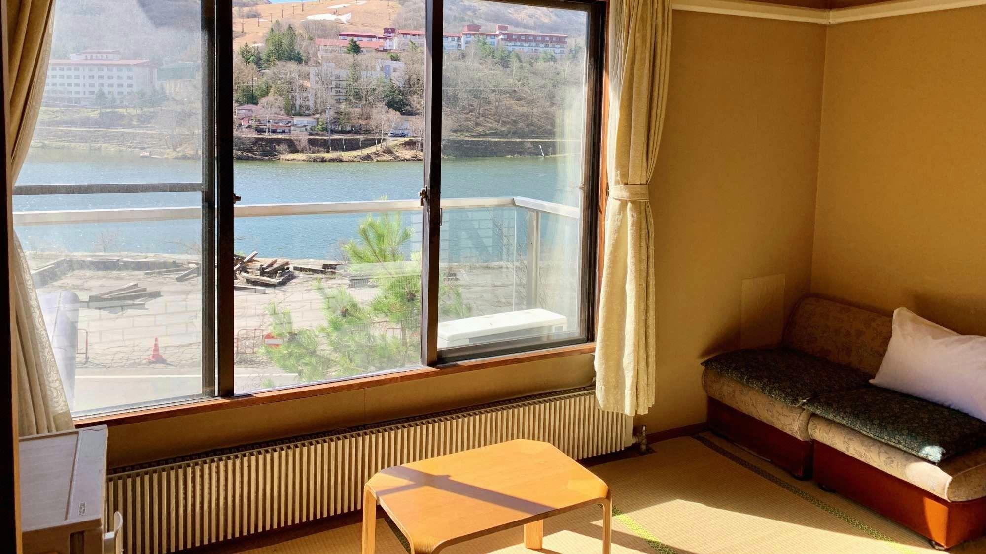 Lakeside Hotel Sankokaku 2/4