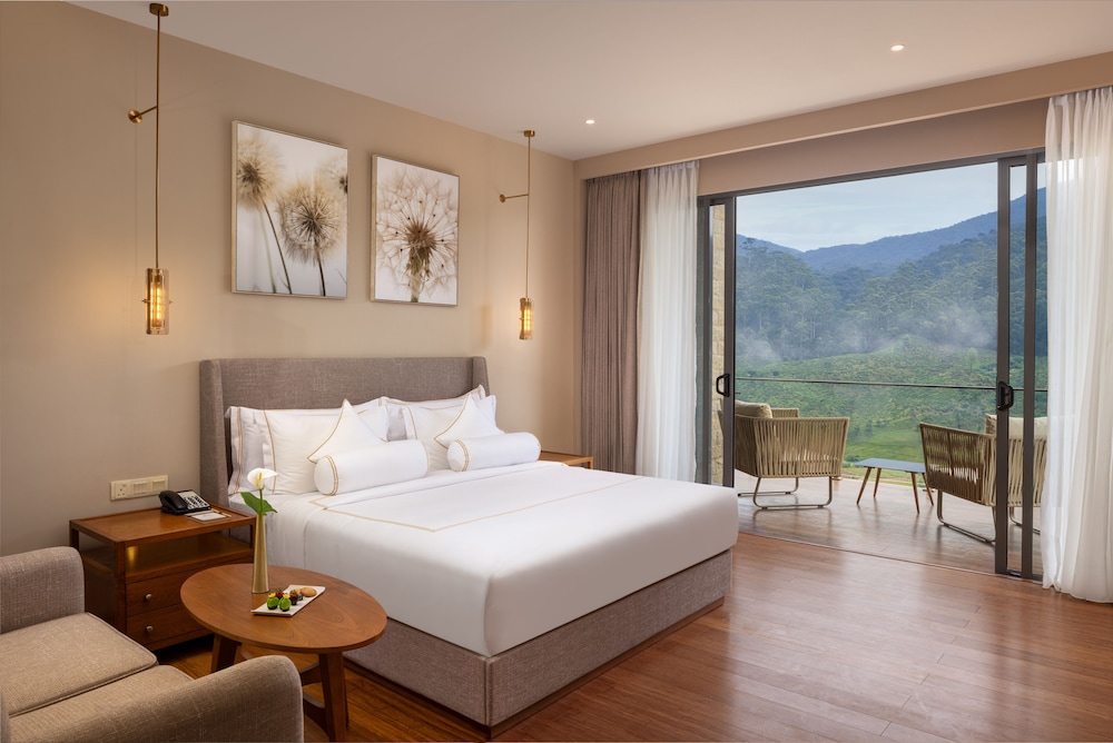The Golden Ridge Hotel 16/57