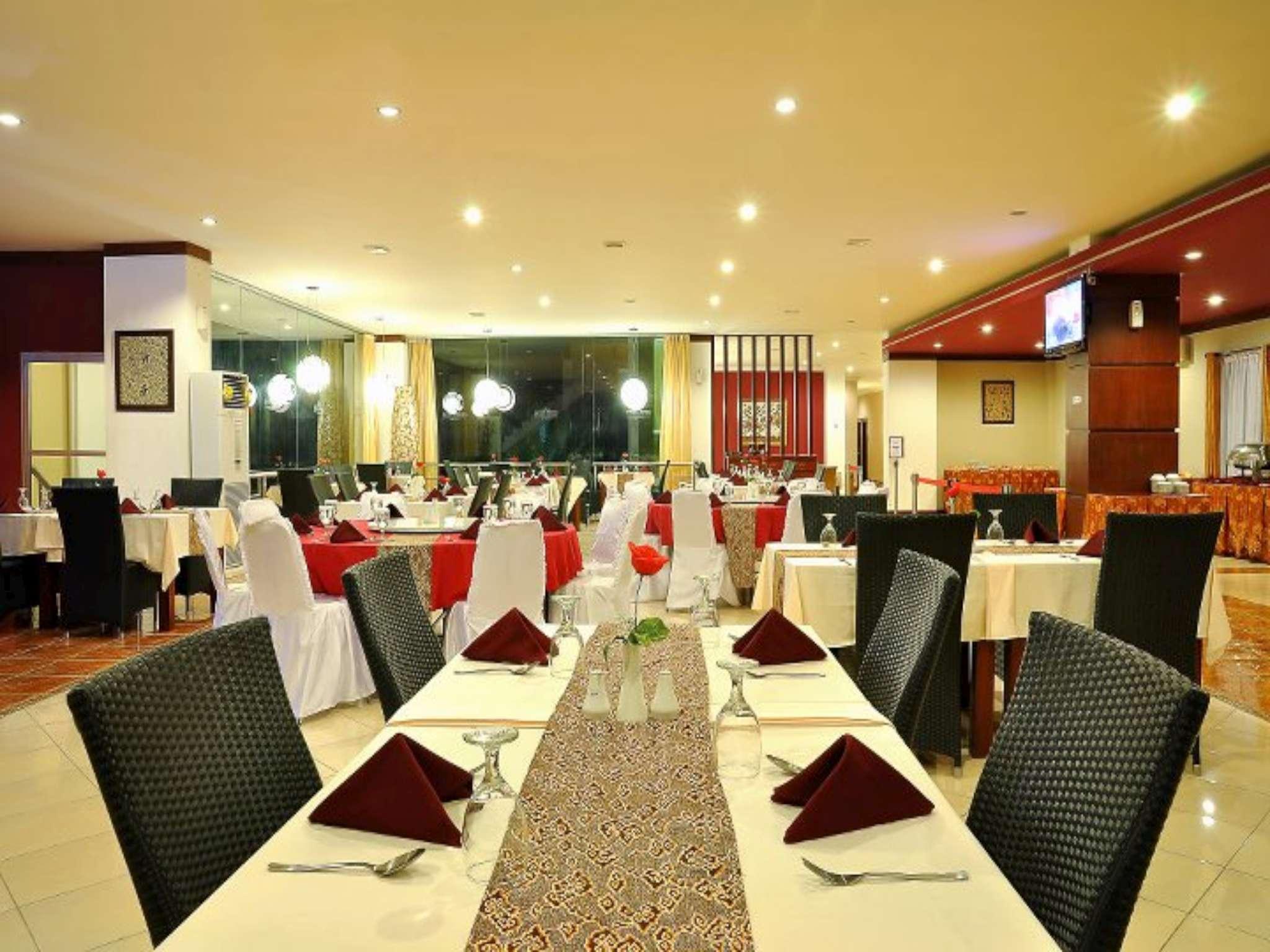 Grand Tryas Hotel 15/16