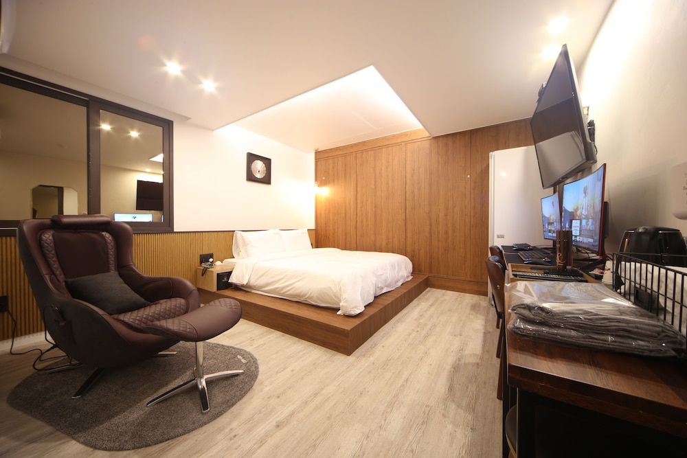The Stone Bridge Hotel Sasang 13/24
