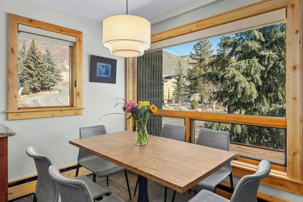 Vail 21 Condominiums 50/60