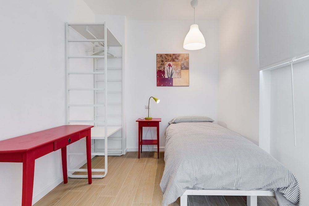 Lovely 3 rooms apartment close Trastevere Station 8/25