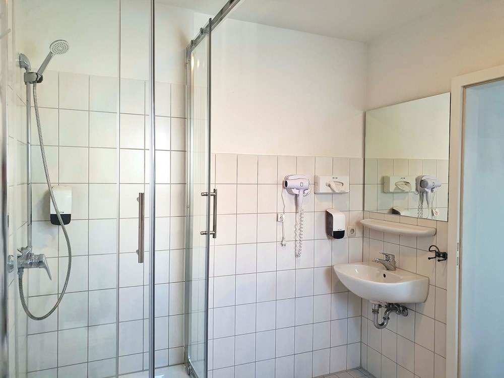 B & L Hostel 41/50