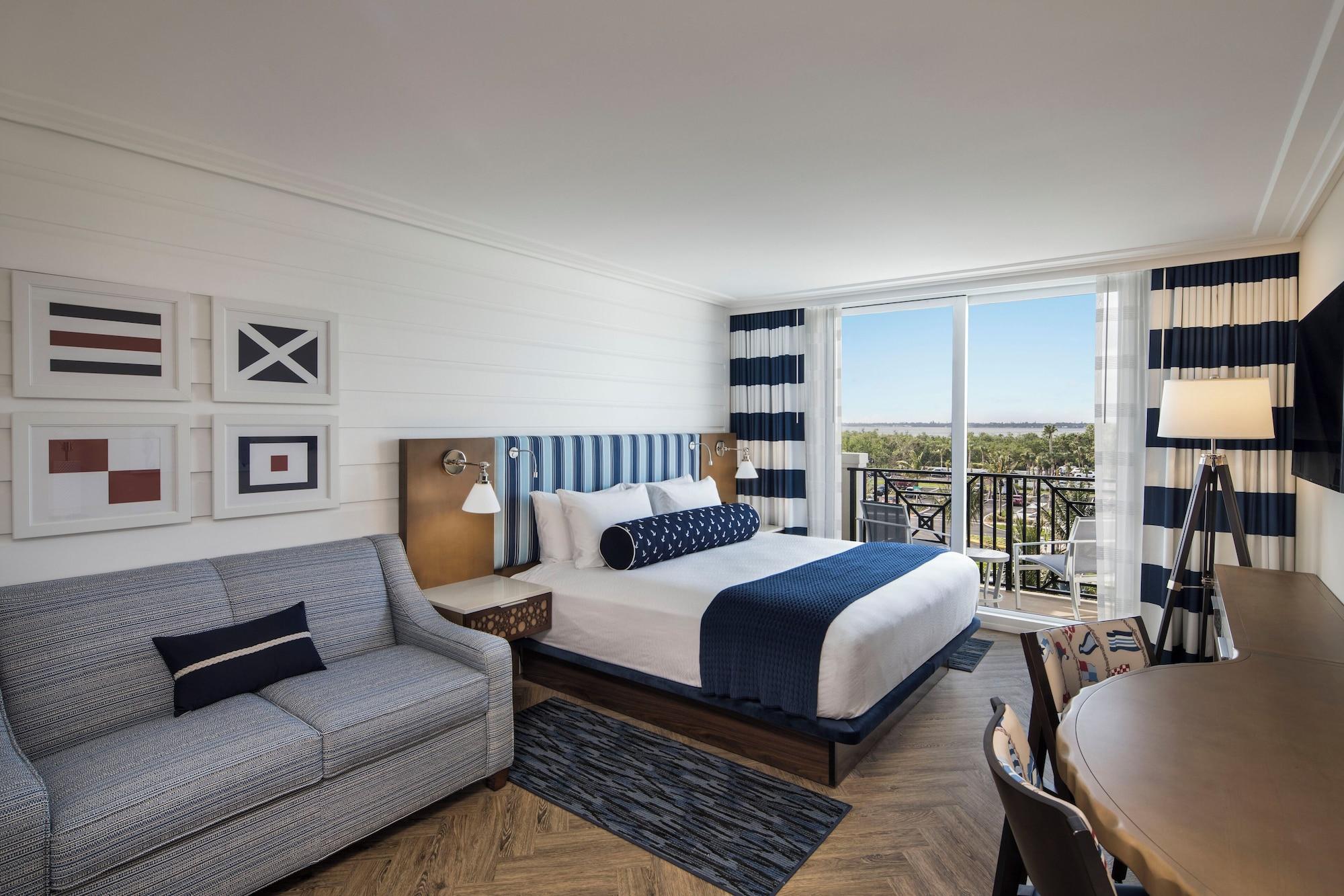 Lanai, King Bed, Pool View