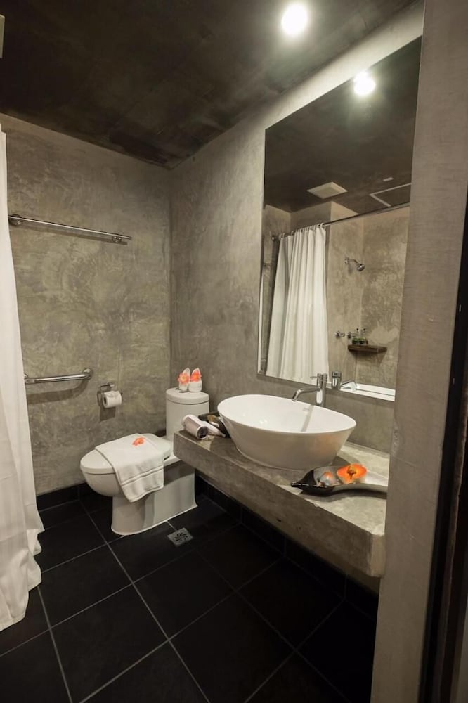 Thapae Loft 66/66