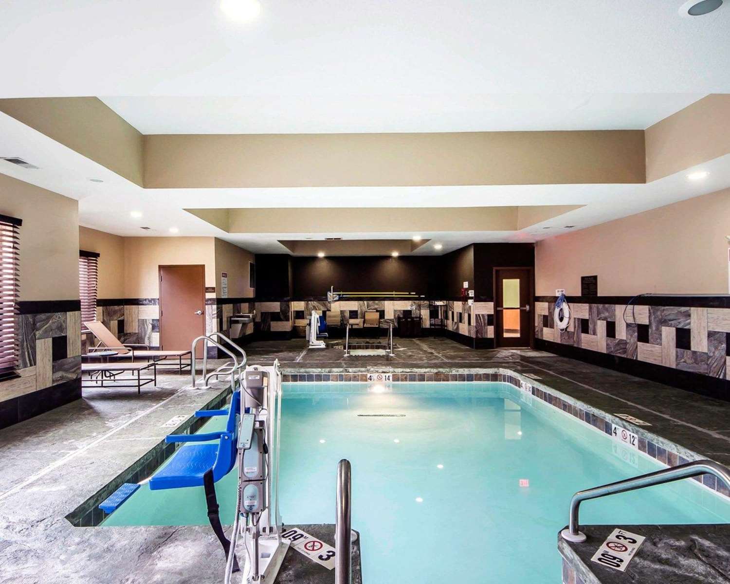 swimming pool spa