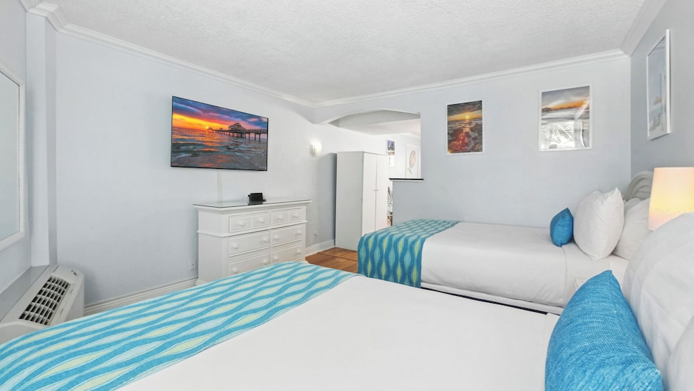 SUITE, 2 DOUBLE BEDS