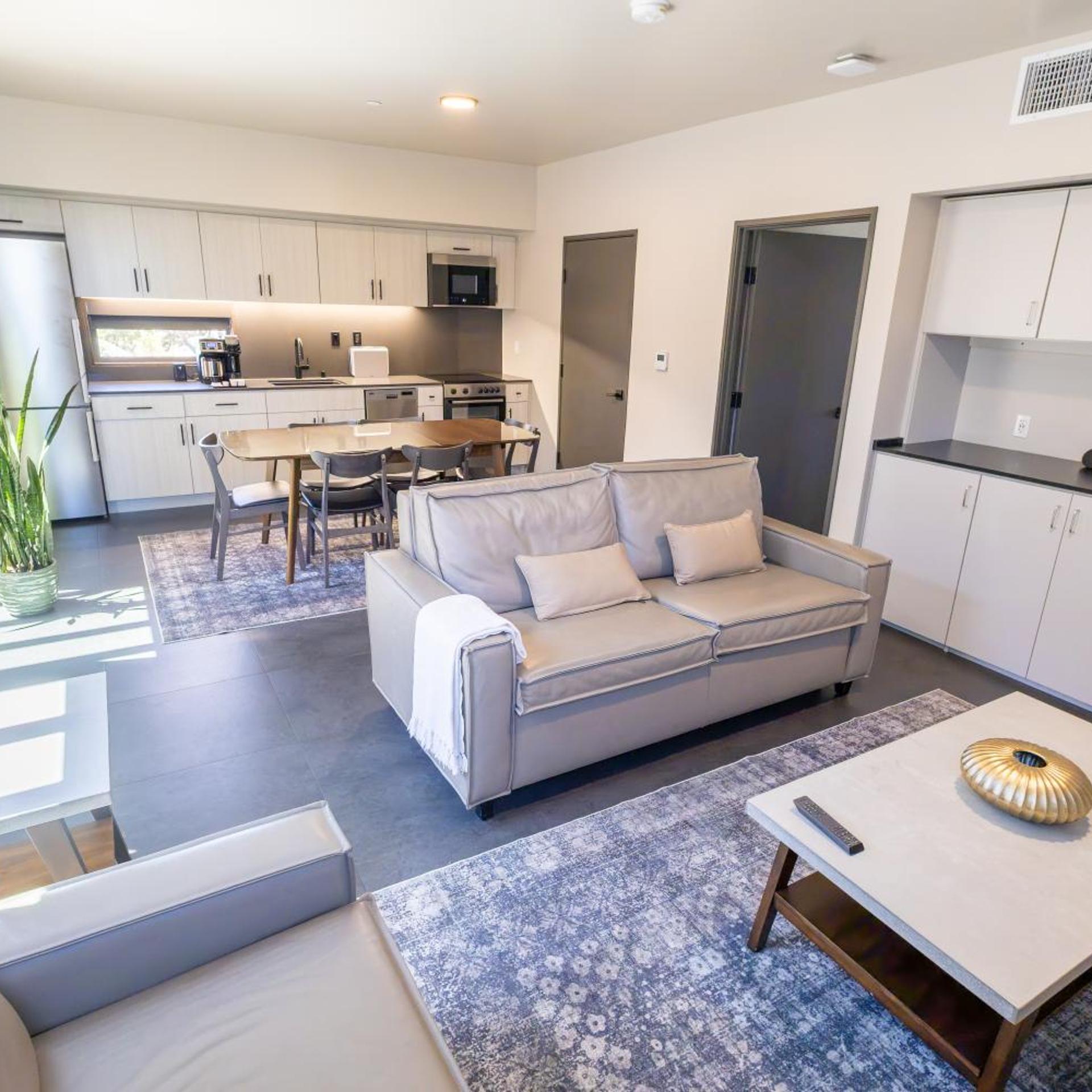 City24 Condo Hotel Little Italy Mission Hills 33/49