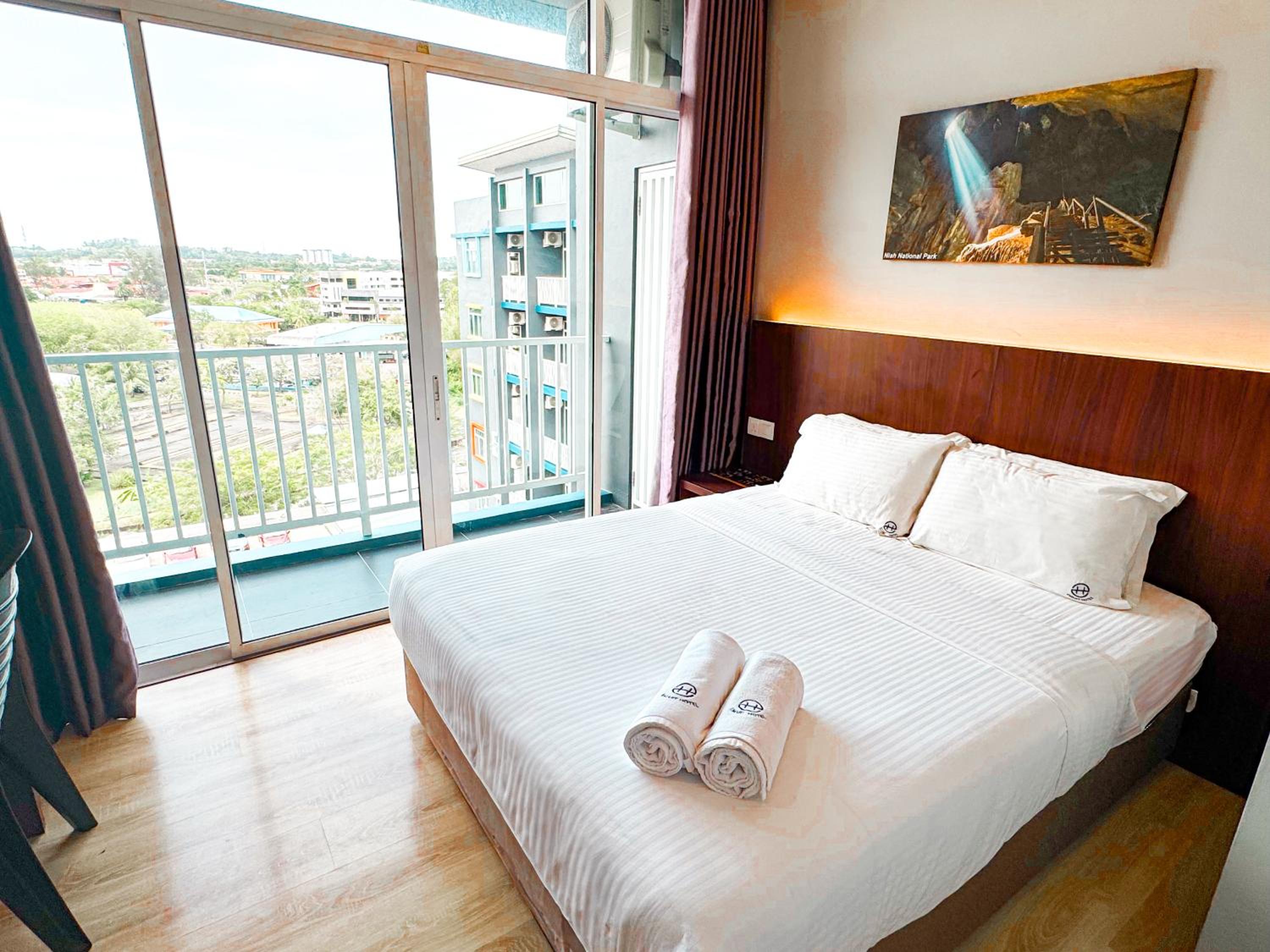 Emart Hotel (Riam) Sdn Bhd 23/50