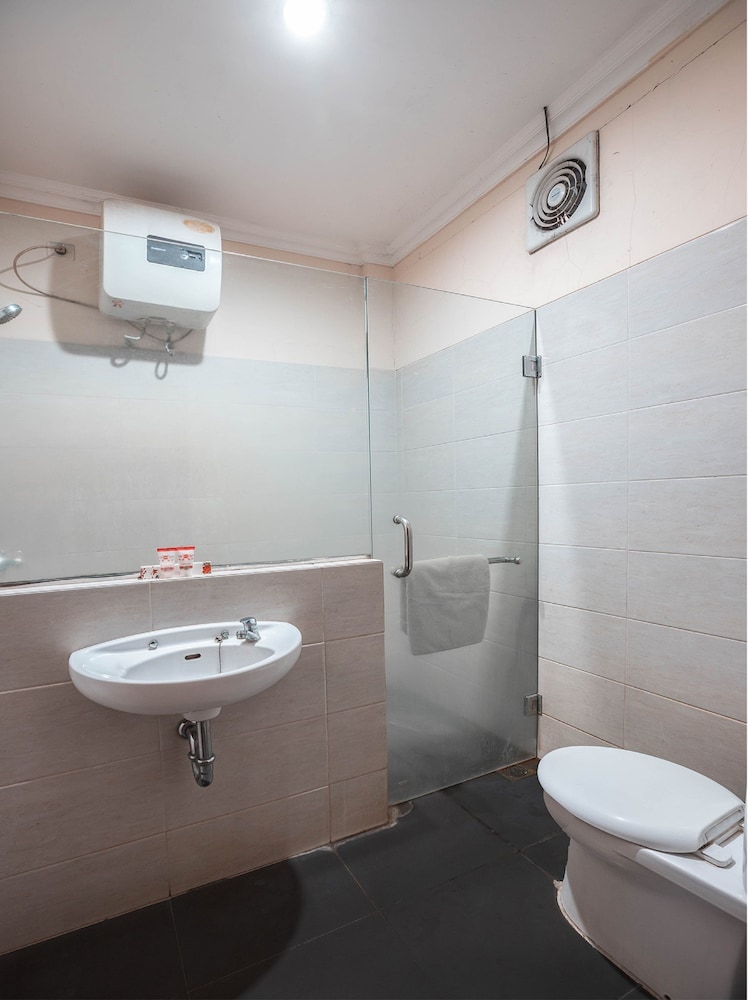 OYO 686 Bunga Karang Hotel 43/46