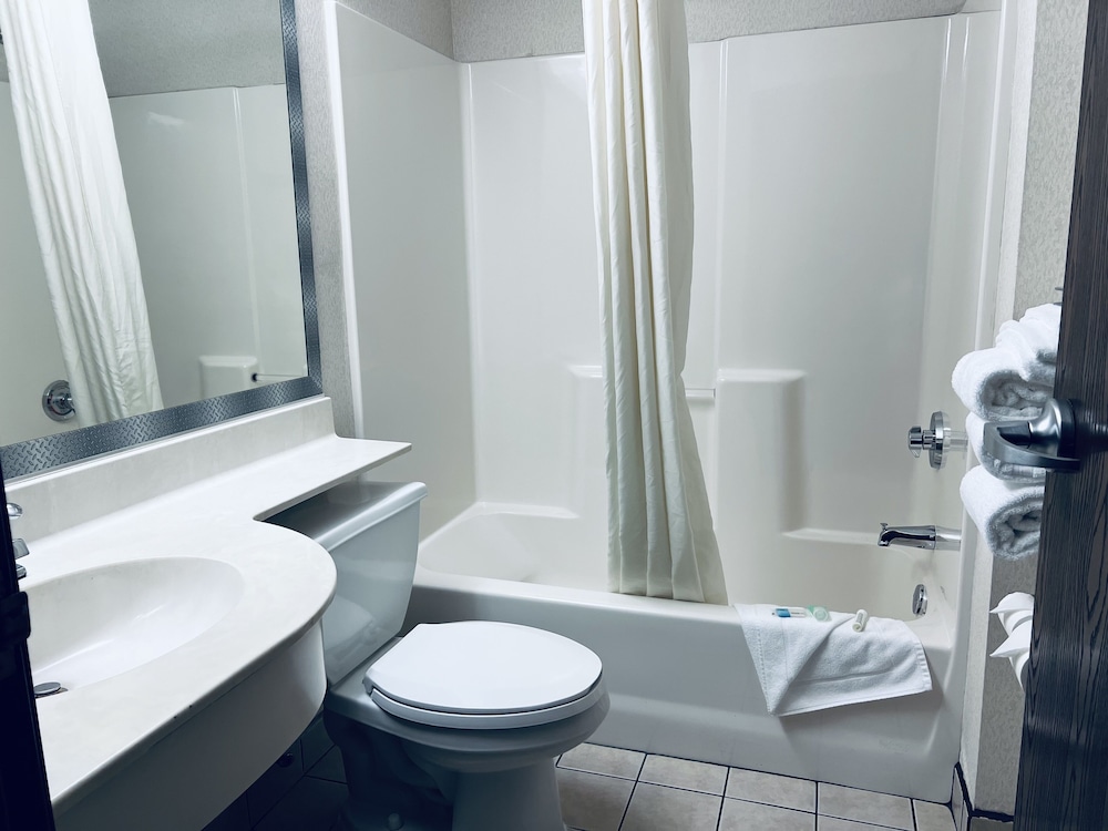 Microtel Inn & Suites by Wyndham Bloomington MSP Airport 7/16