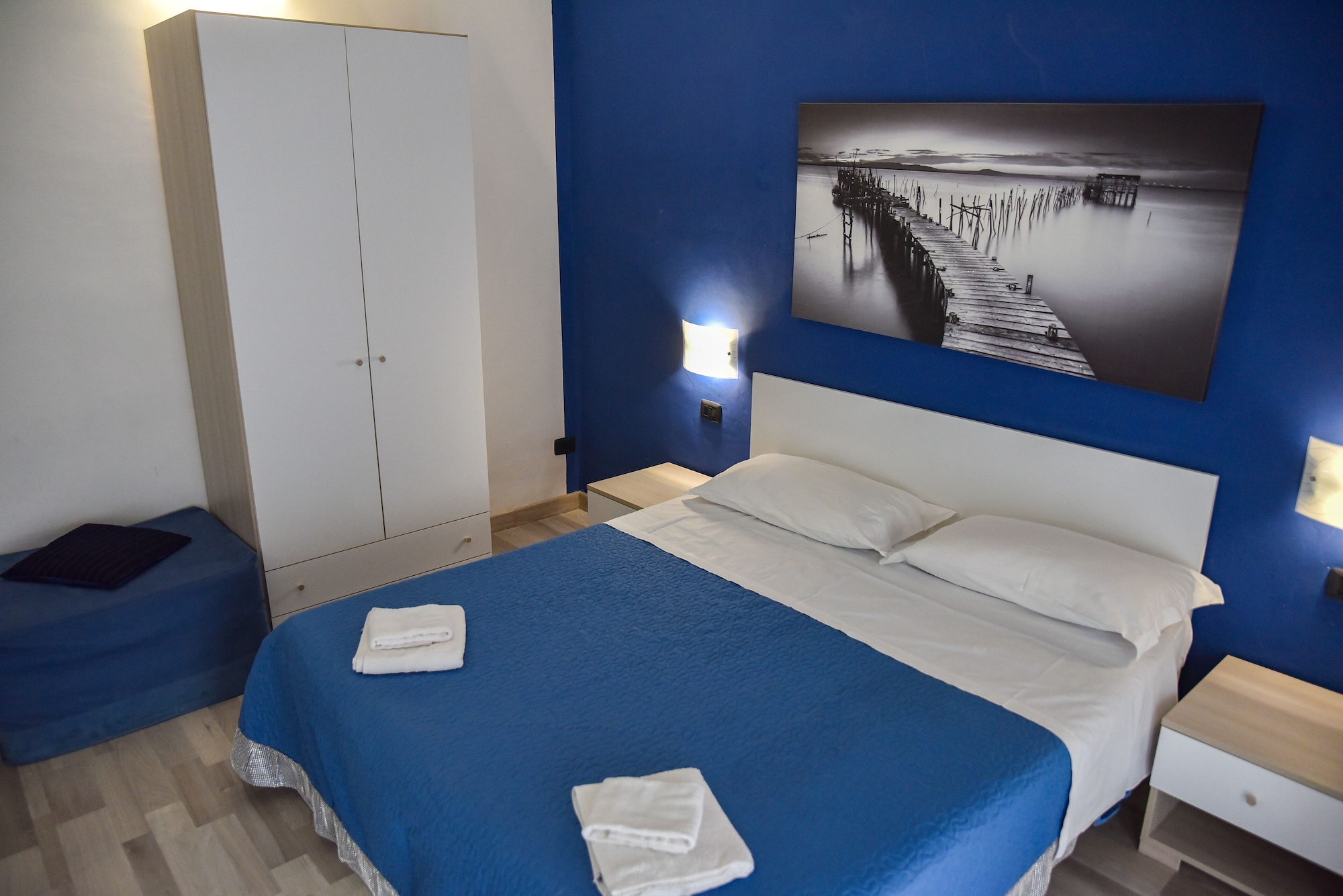 ROOM, DOUBLE BED