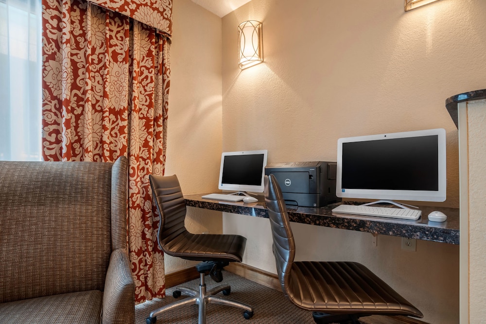 Econo Lodge Inn & Suites Foley-North Gulf Shores 34/40