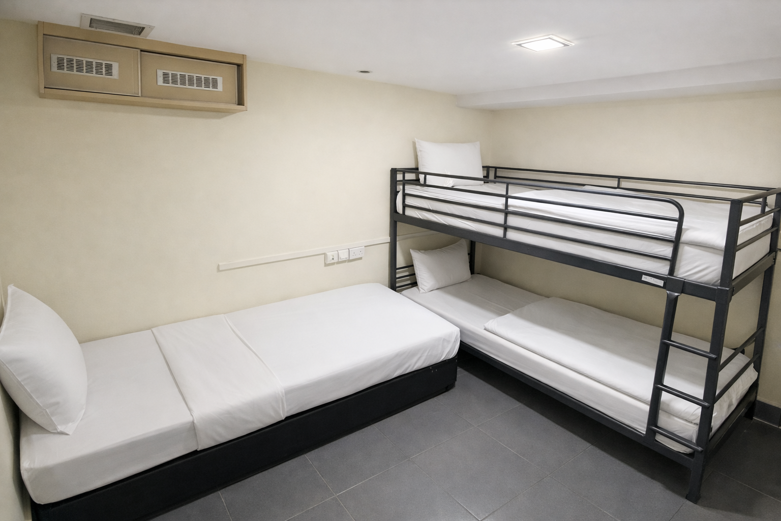 Mixed Dorm, 4 Beds